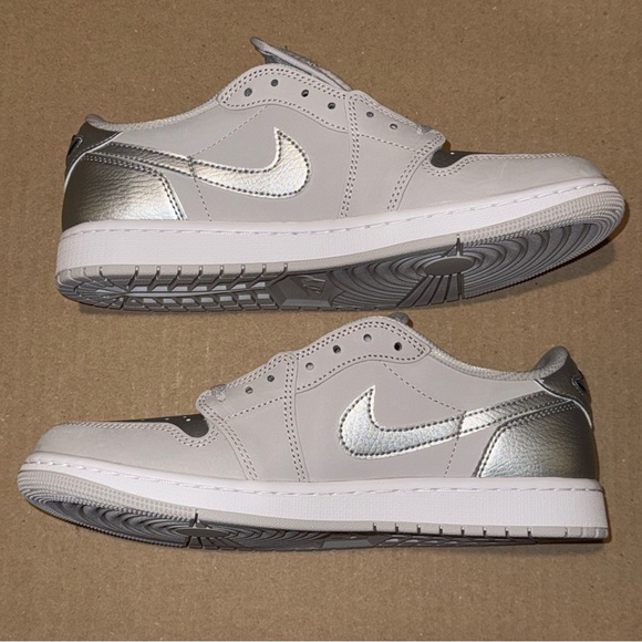 Nike Air Jordan 1 Retro Low OG Shoes Gray Metallic Silver CZ0790-002 Men's NEW - Picture 3 of 6